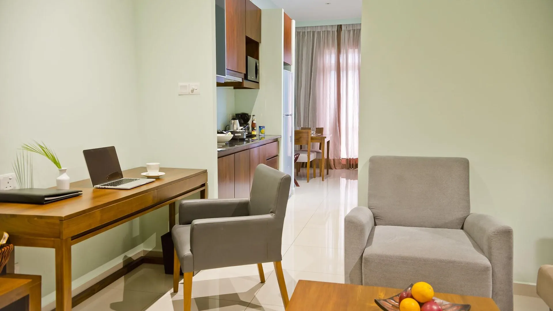Ocean Edge Suites & Hotel Colombo
