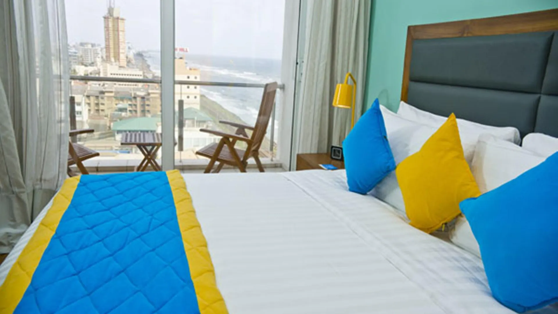 Ocean Edge Suites & Hotel Colombo 4*,