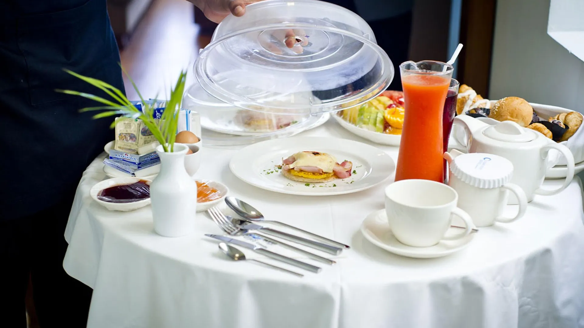 Ocean Edge Suites & Hotel Colombo