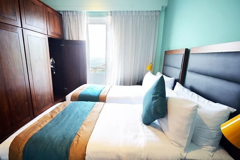 Ocean Edge Suites & Hotel Colombo 4*,  Sri Lanka