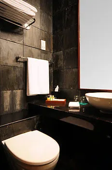 Ocean Edge Suites & Hotel Colombo