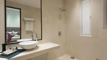 Ocean Edge Suites & Hotel Colombo