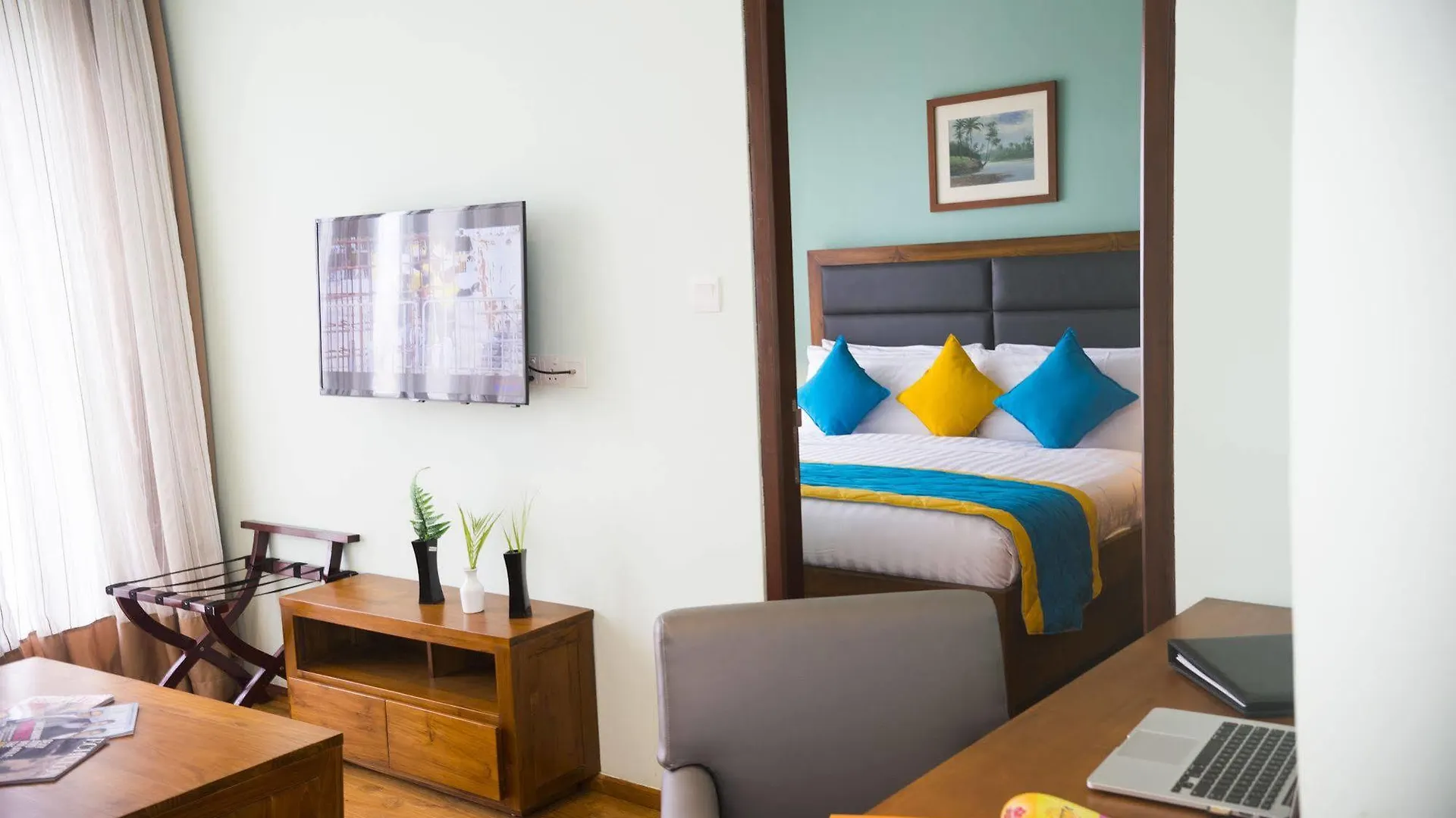 Ocean Edge Suites & Hotel Colombo 4*,
