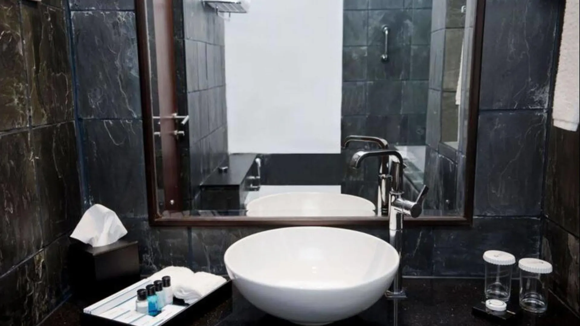 Ocean Edge Suites & Hotel Colombo