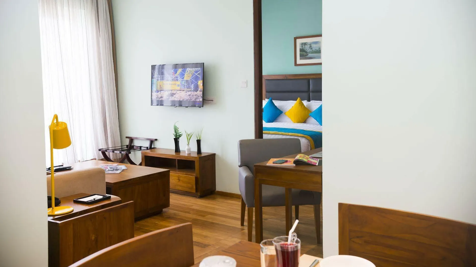 Ocean Edge Suites & Hotel Colombo 4*,