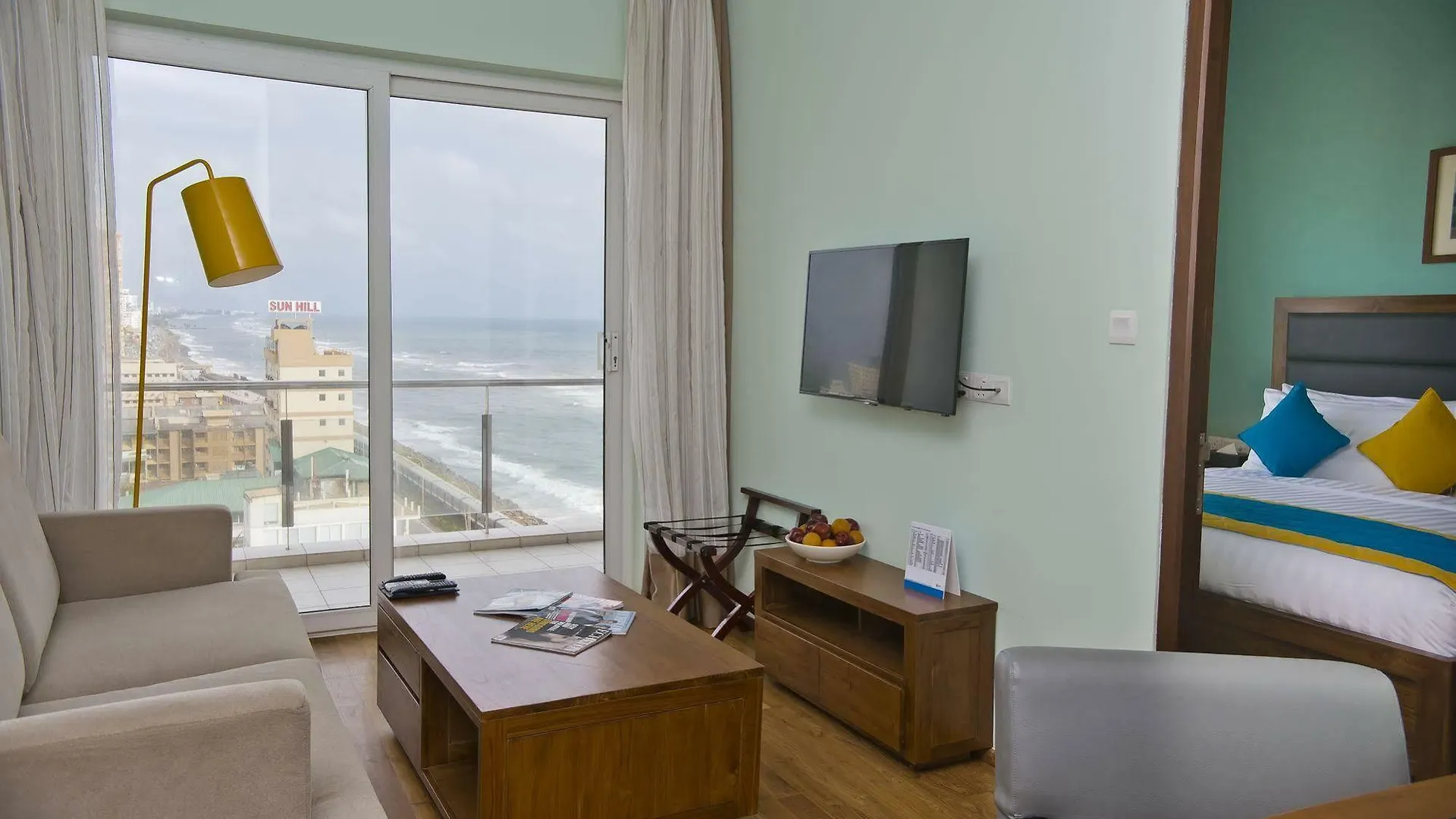 Ocean Edge Suites & Hotel Colombo