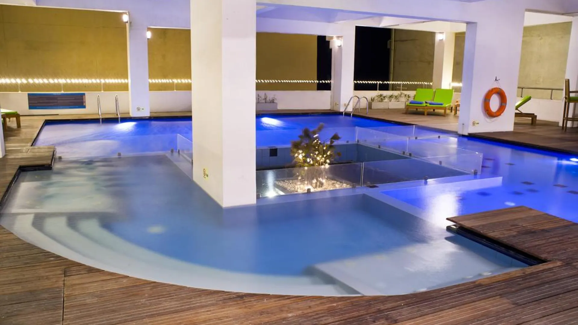 Ocean Edge Suites & Hotel Colombo